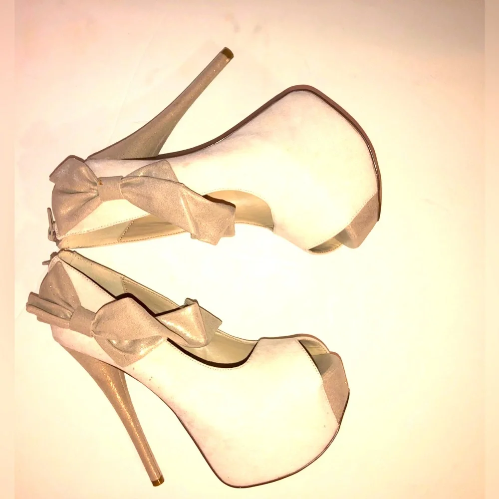Elegant Cream & Gold Women's Platform PeepToe Pumps NWB